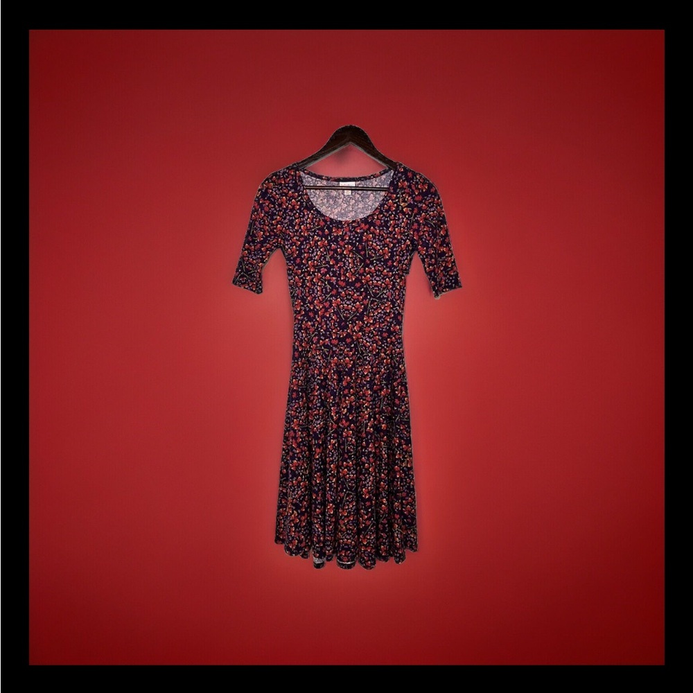 LULAROE NICOLE NWT FLORAL PRINT KNEE LENGTH SHIRT DRESS. SIZE EXTRA SMALL